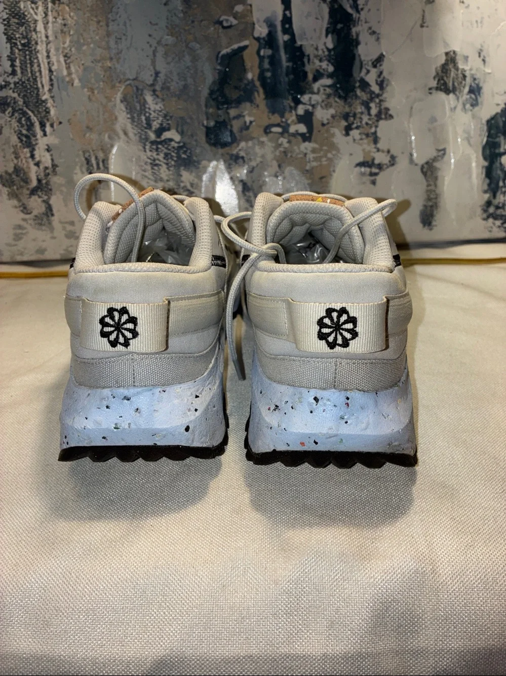 EUC Nike Beige Remica  Sneakers with Black Swoosh Women’s 9 W